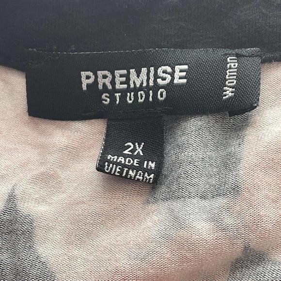 Women’s Plus Size 2X Premise Studio Black & Pink Floral Long Tunic Tank Top - Picture 3 of 16